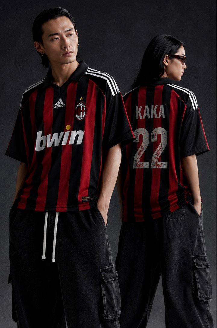 AC Milan Kaká #22 Retro Football Jersey | Classic Home Soccer Shirt for Men & Women